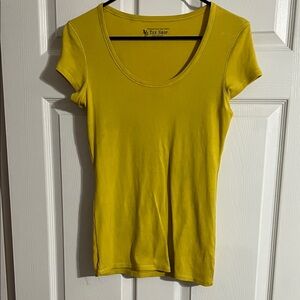 V Tee Shop Women's Short Sleeve Yellow Tee